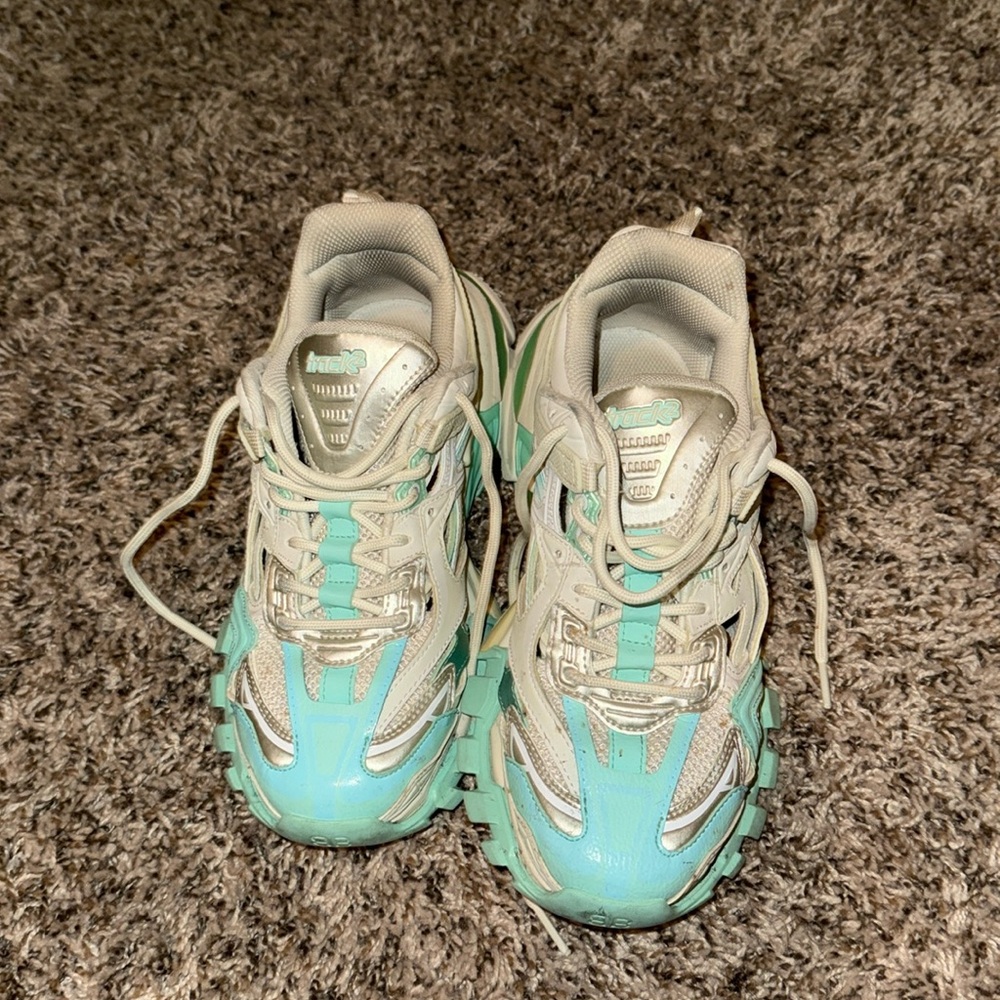 Shoes are unisex… comment for more details